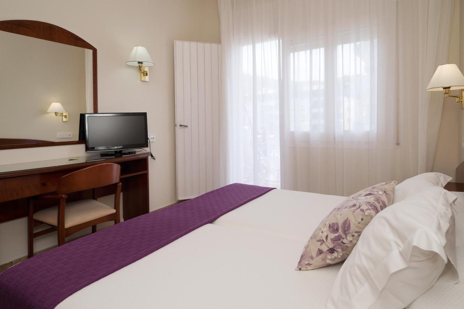 Double Room with Balcony (2 Adults + 1 Child)