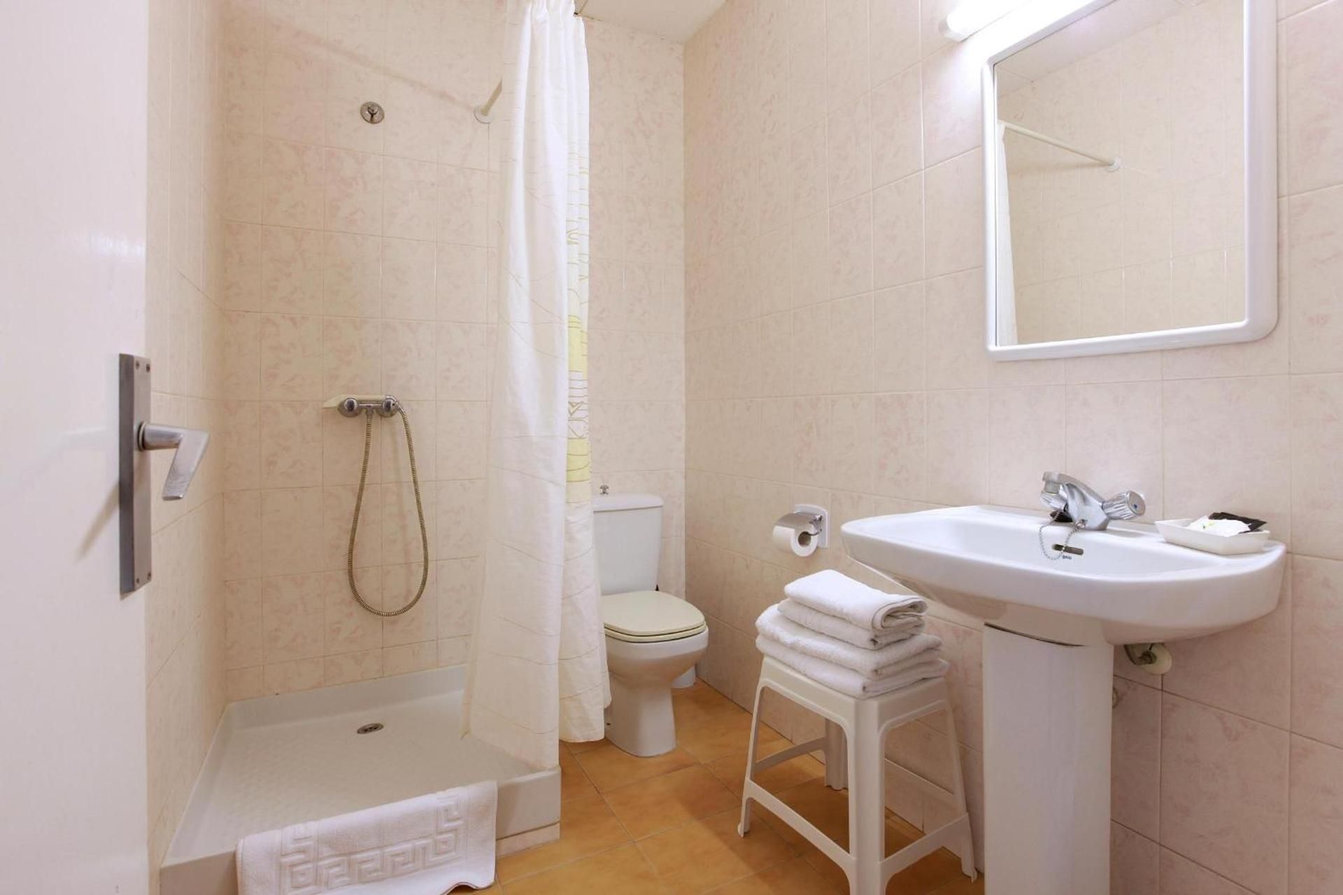 Basic Twin Room with Balcony