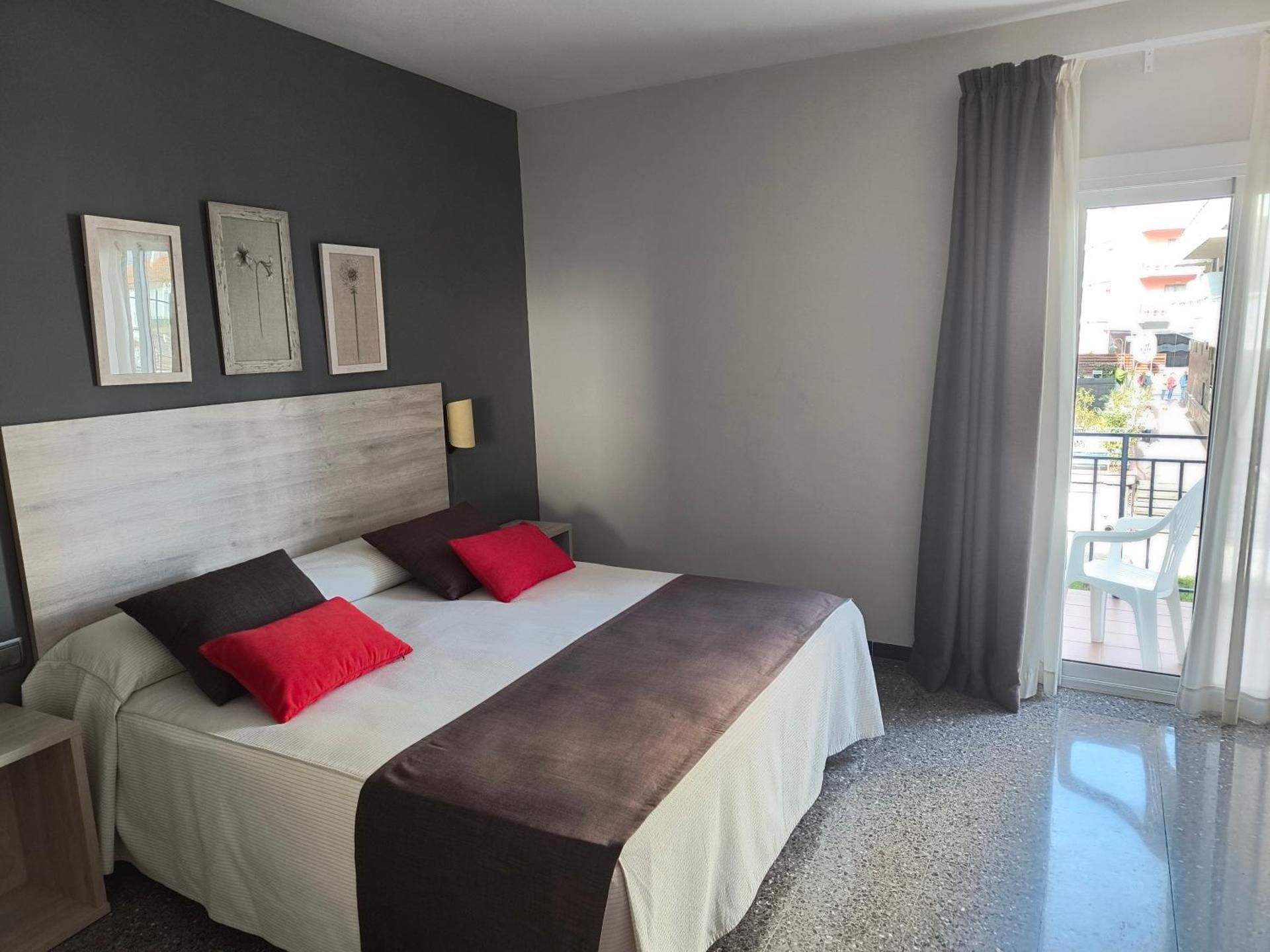 Superior Double Room with Balcony and River View