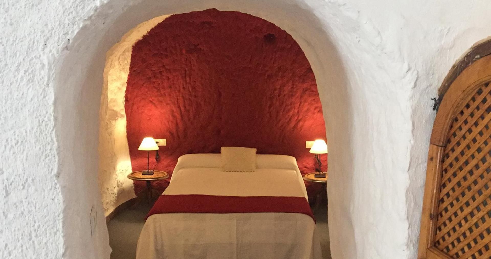 Casas Cueva y Cortijo La Tala en Guadix Cave with hot tub two bedrooms
