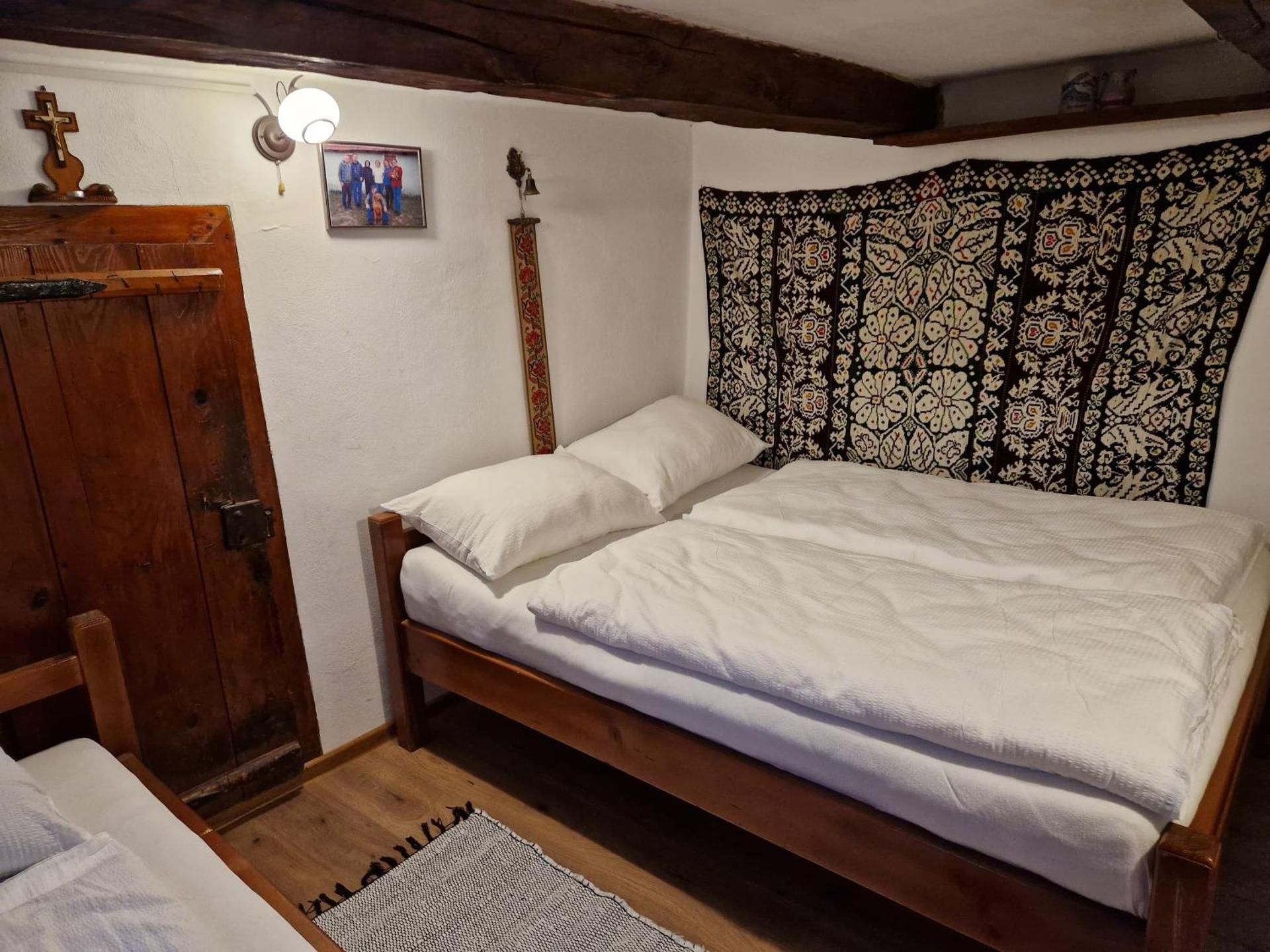 Basic Triple Room with Shared Bathroom