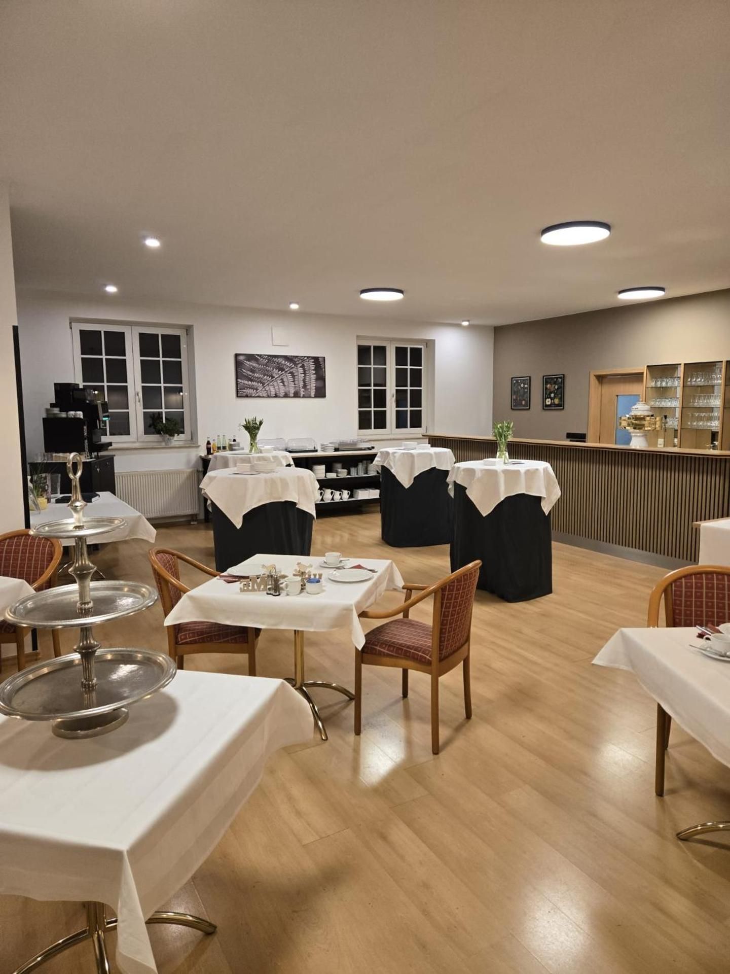 Food & Dining