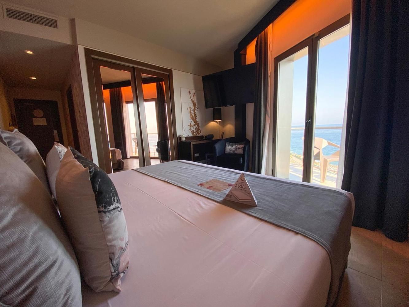 Deluxe Double Room with Sea View