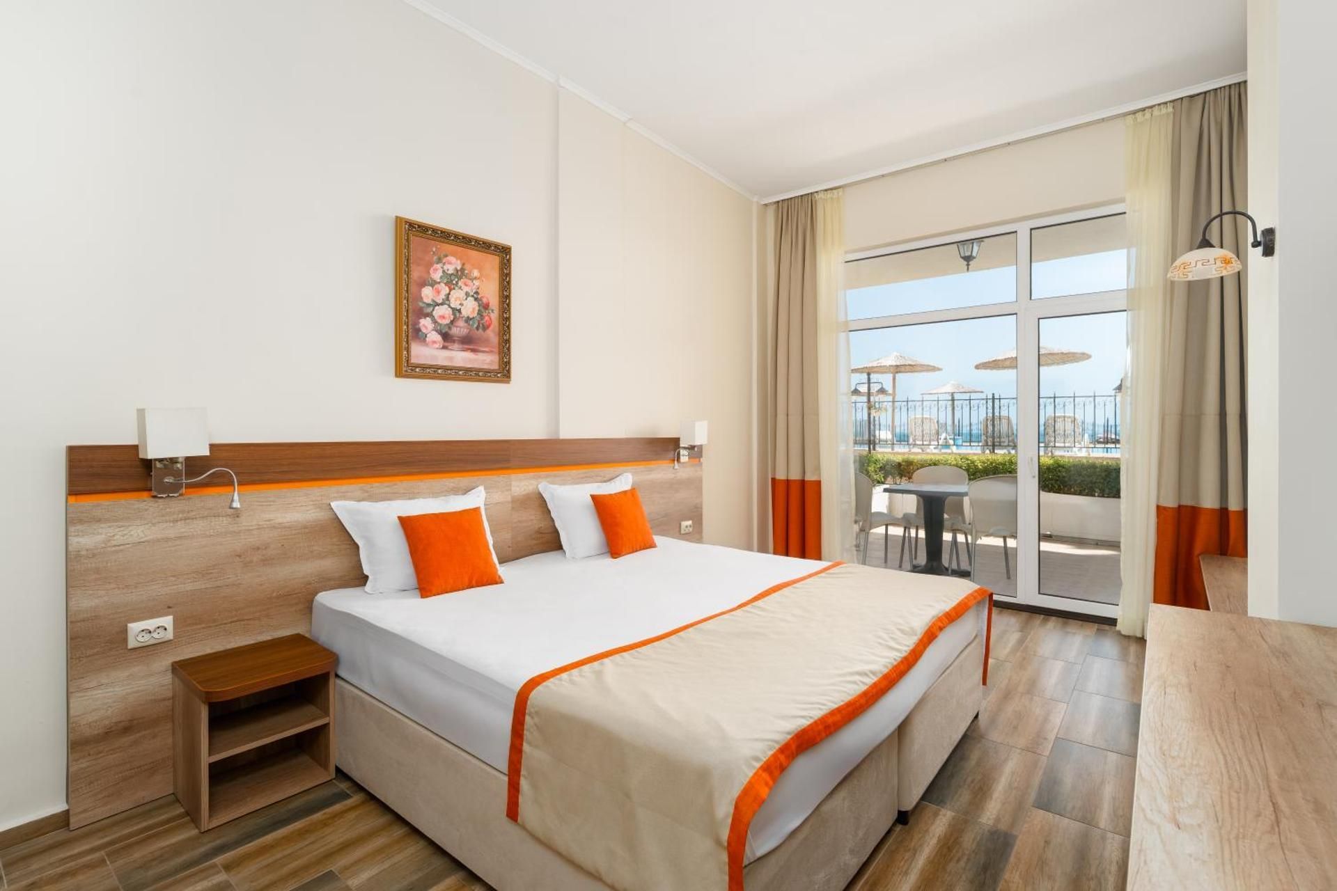 One-Bedroom Apartment Sea View