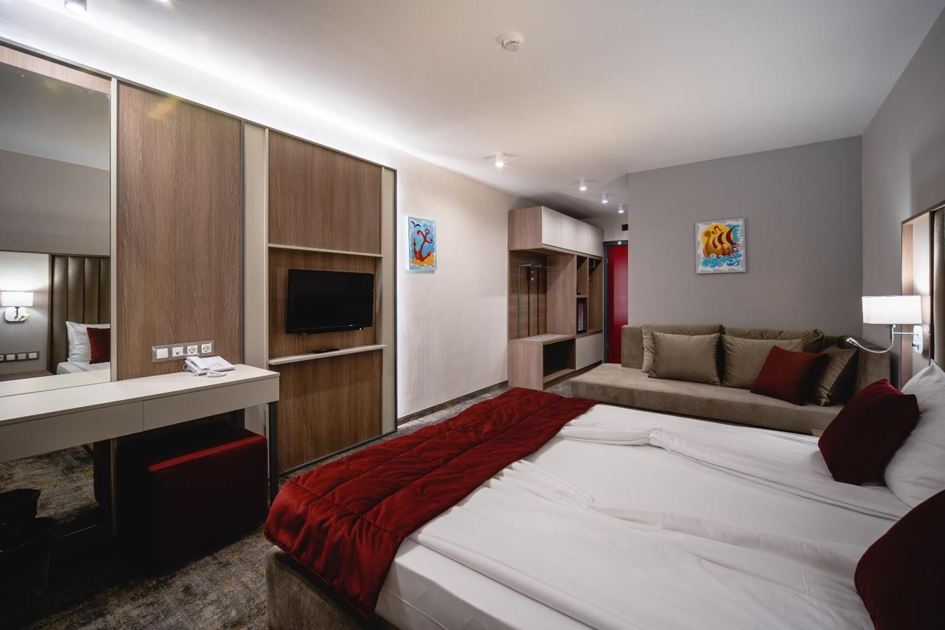 Deluxe Queen Room