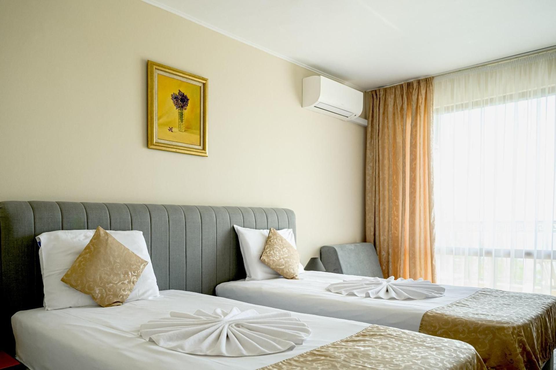 Double Room (2 Adults + 1 Child )