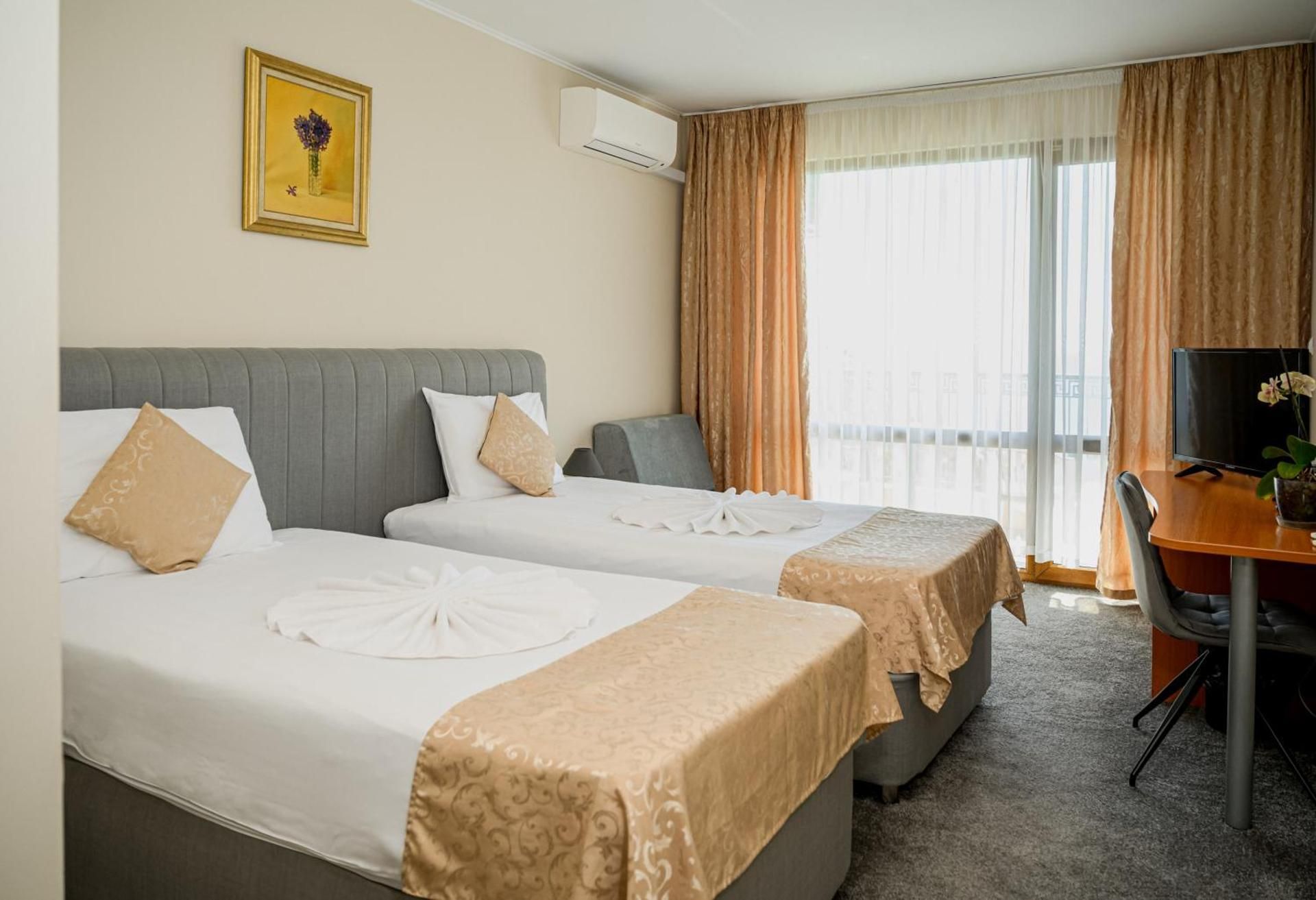 Double Room (2 Adults + 1 Child )