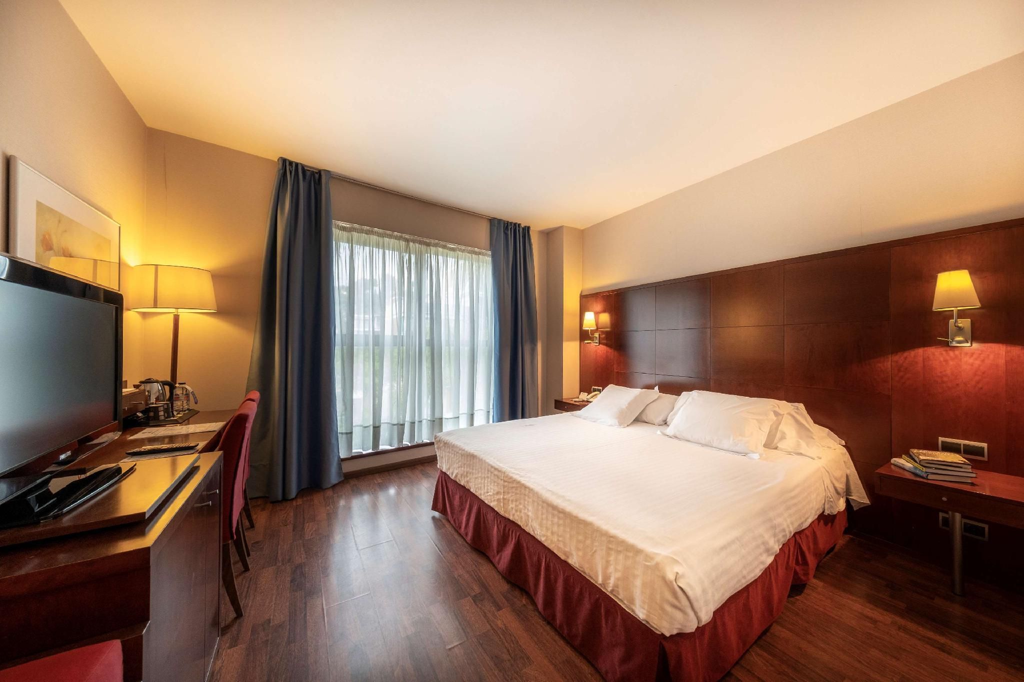 1 Queen Bed, Nonsmoking, Standard Room, Air Conditioning