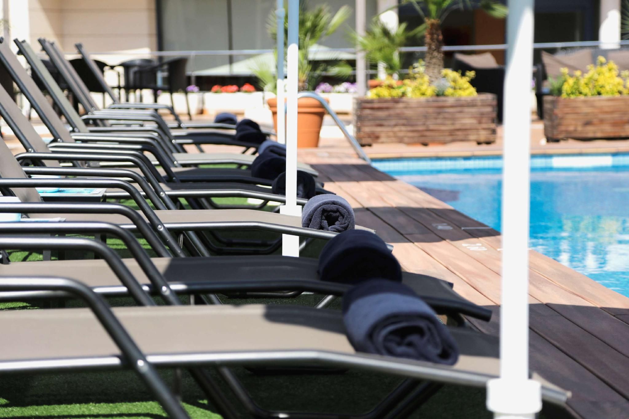 swimming pool [outdoor]