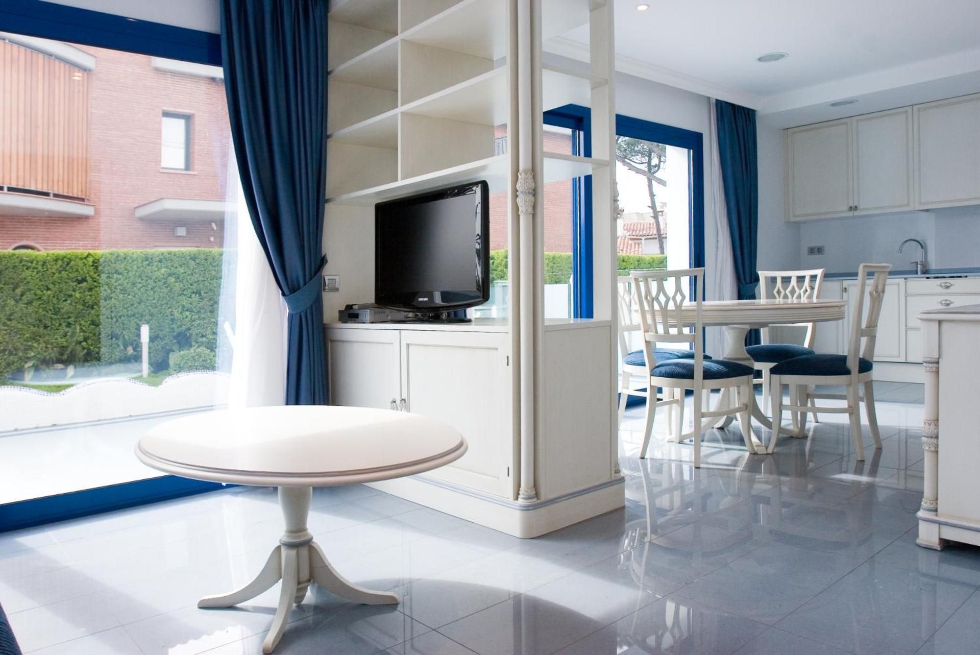 Deluxe Apartment (2 Adults)