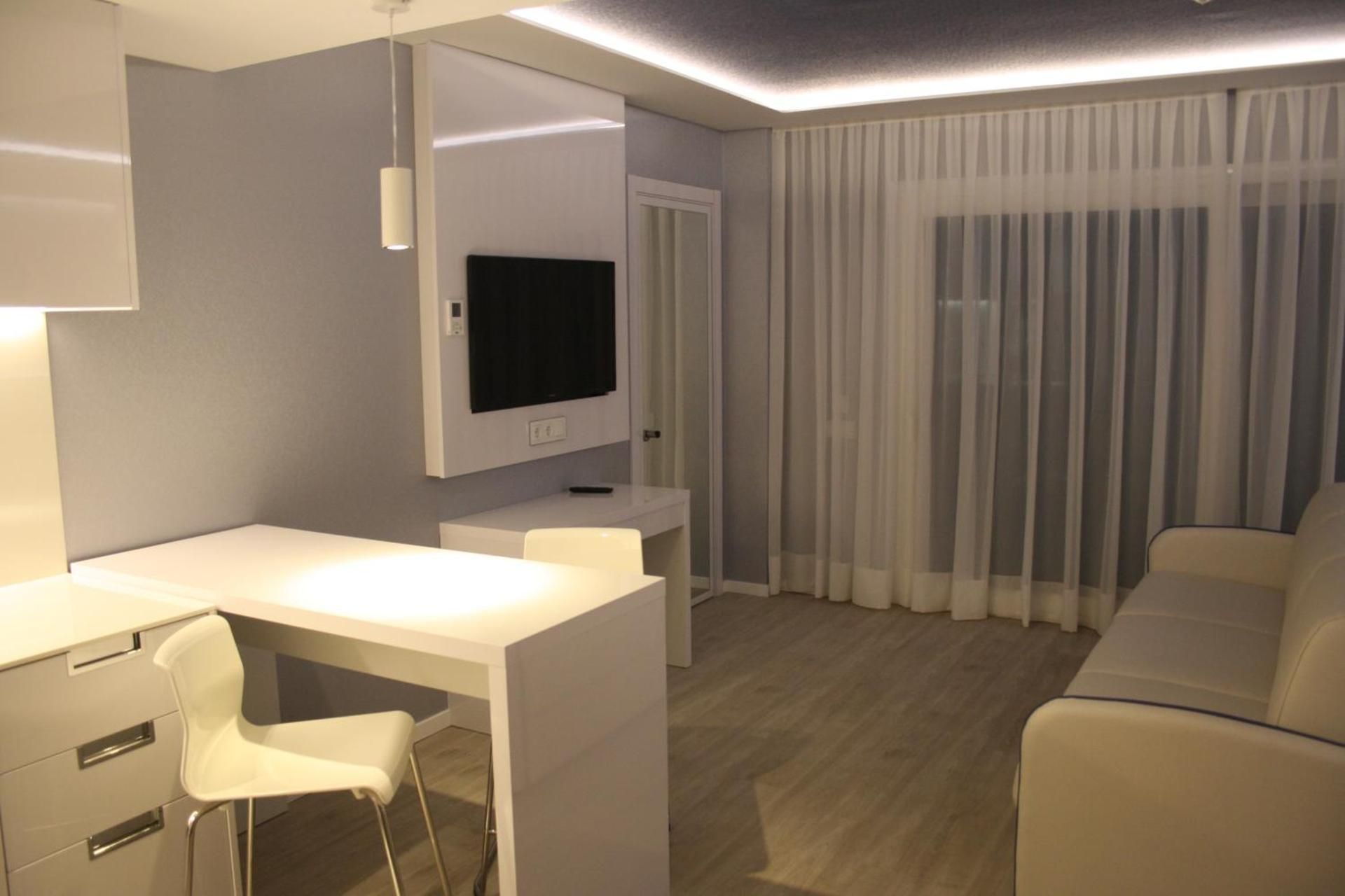 Classic Premier Apartment with Sea view