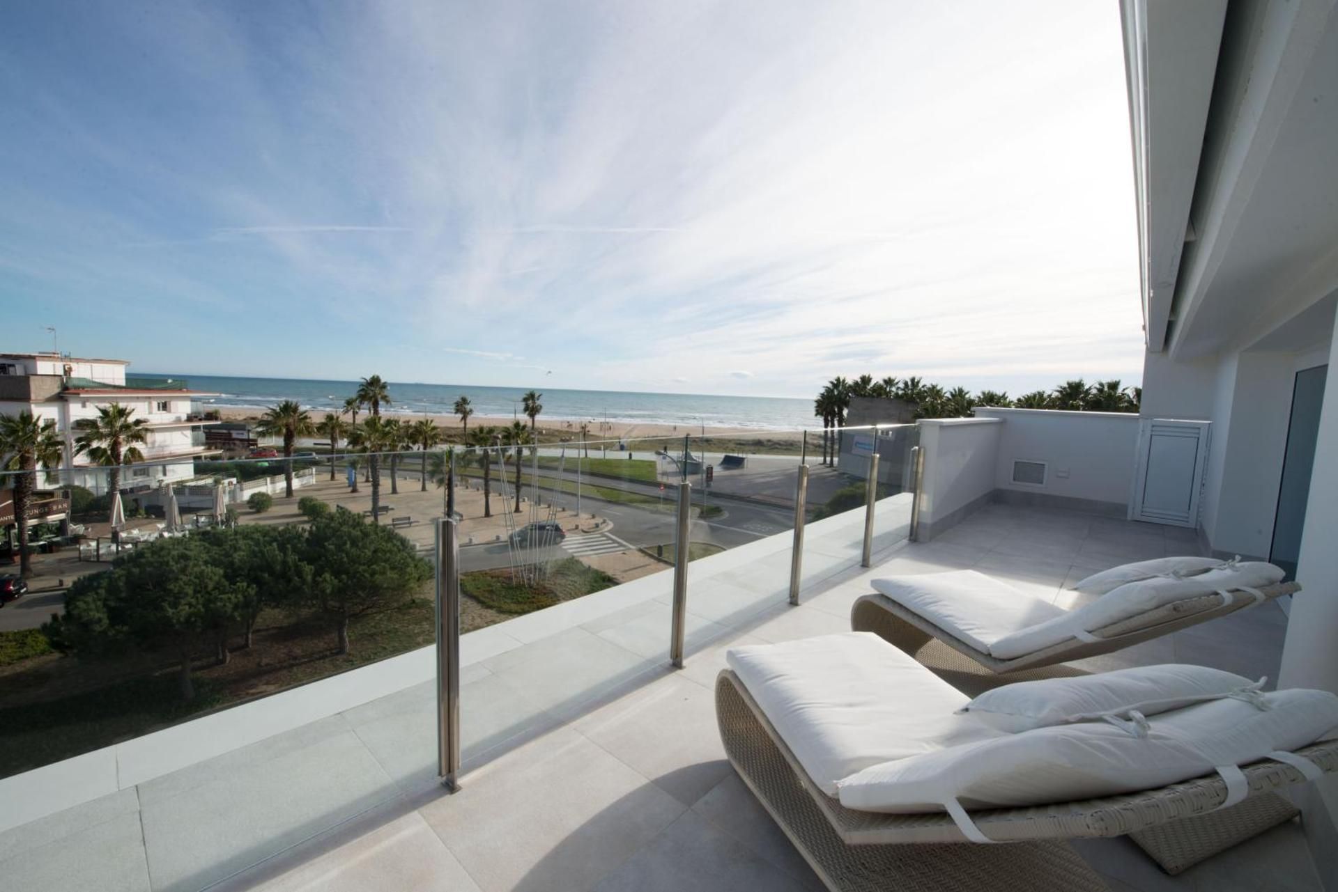 Classic Duplex Apartment with Sea View
