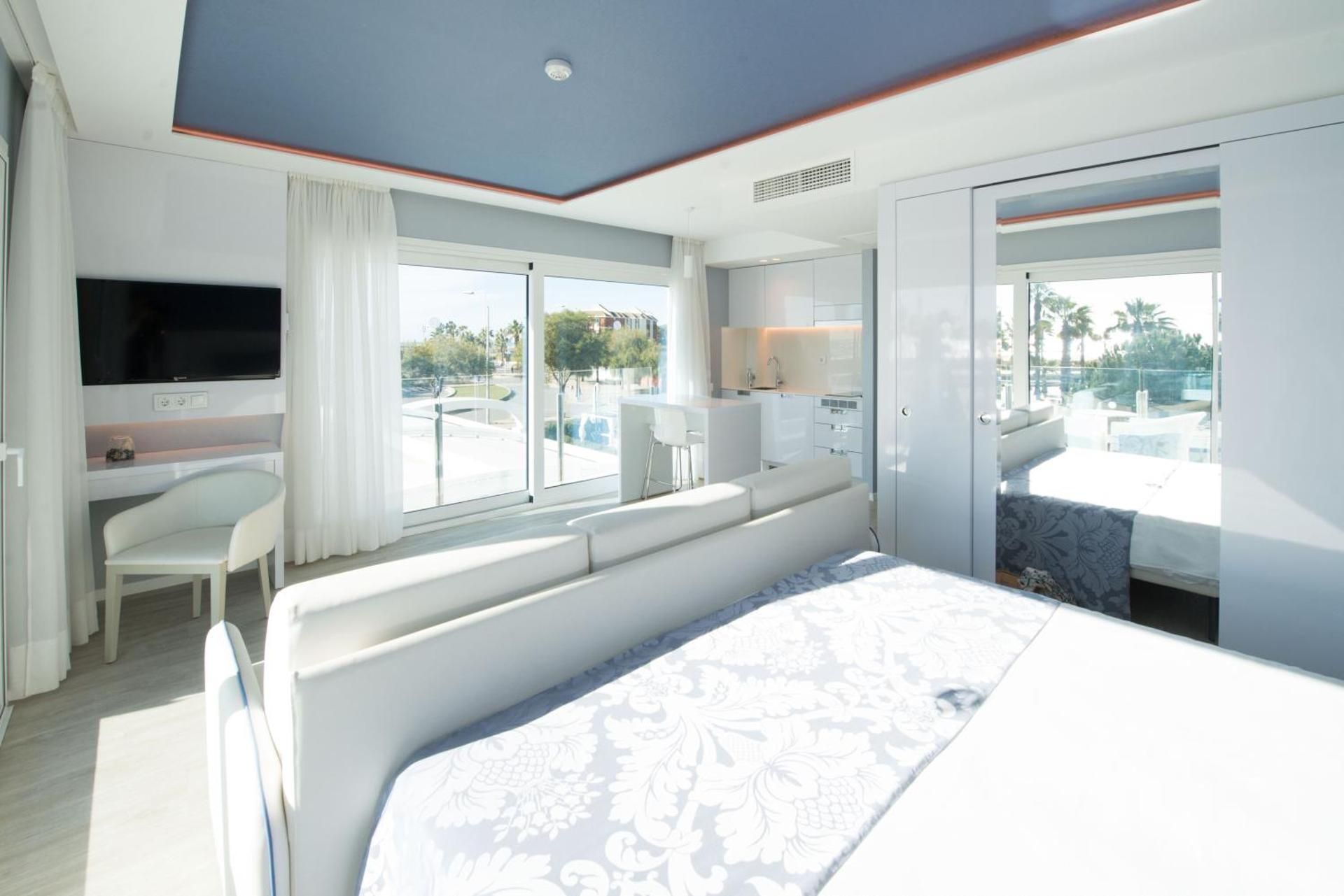 Studio with Sea View (2 Adults)