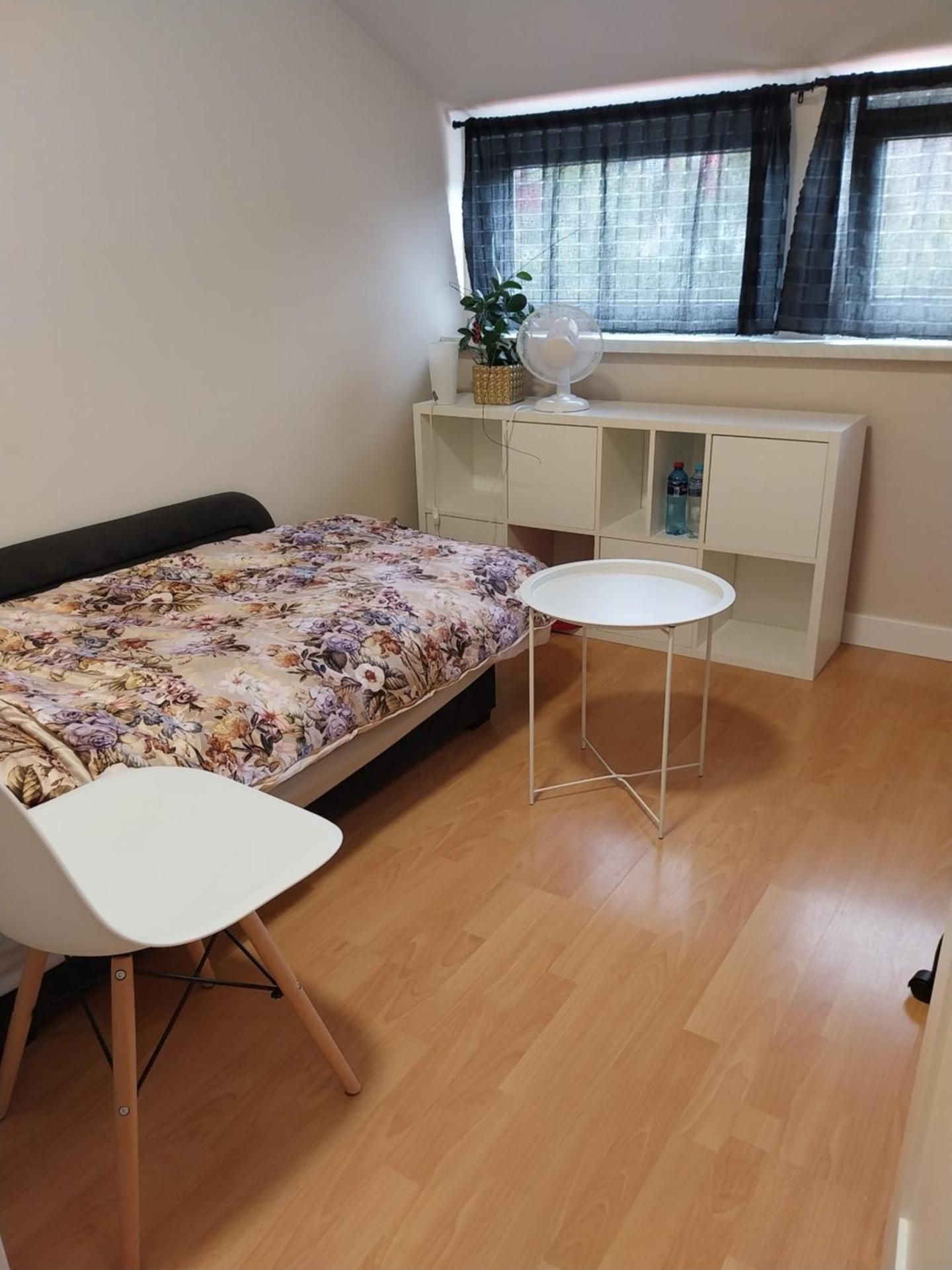 Single Room with Shared Bathroom