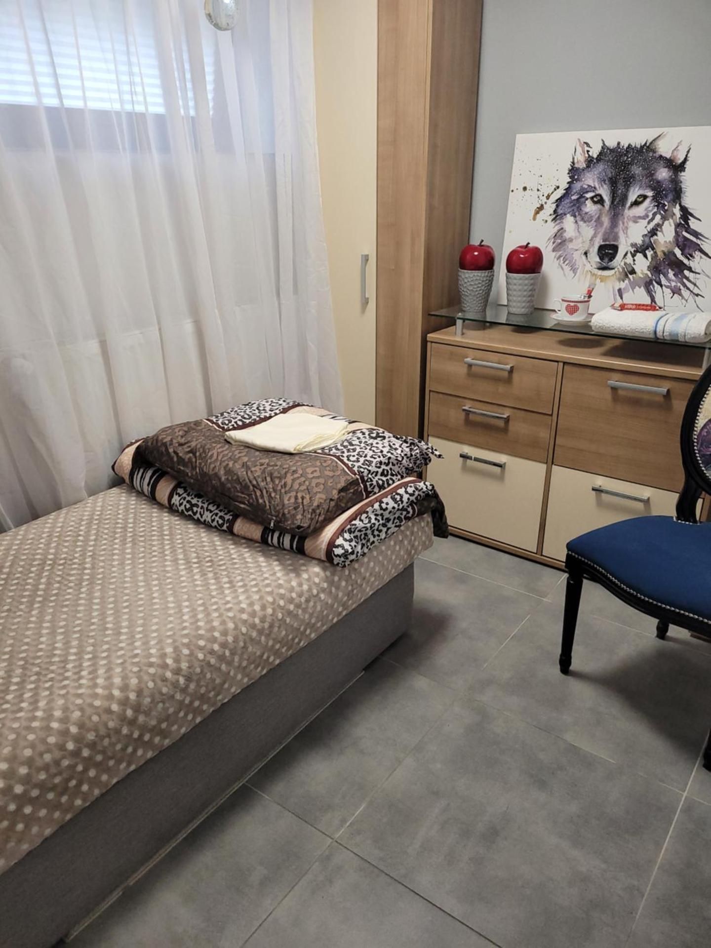 Single Room with Shared Bathroom