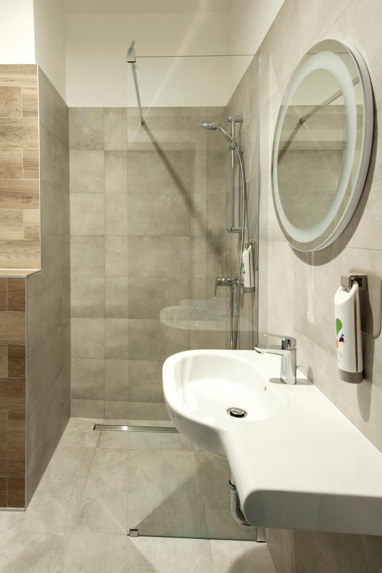 Standard Room With Three Single Beds