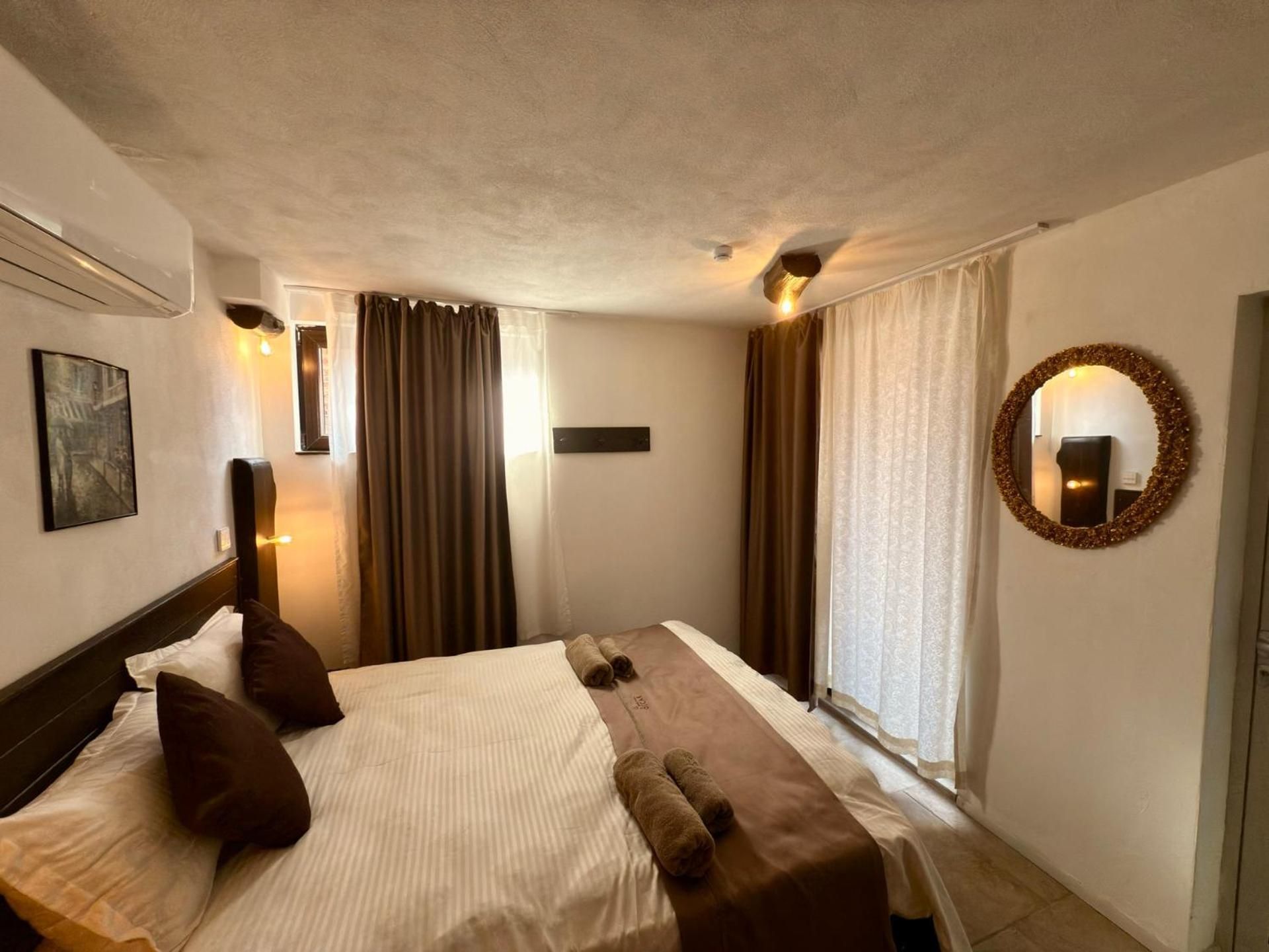 Deluxe Double Room with Side Sea View