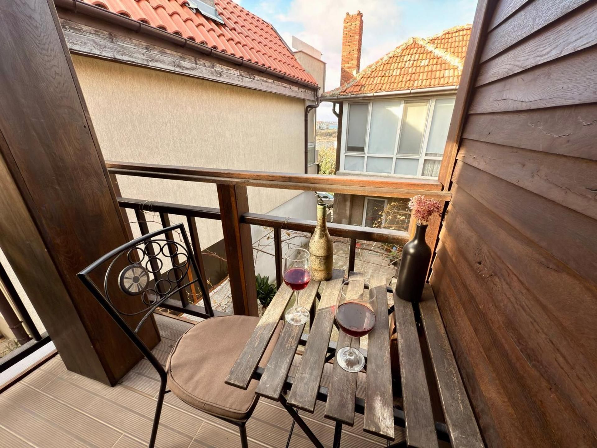Deluxe Double Room with Side Sea View