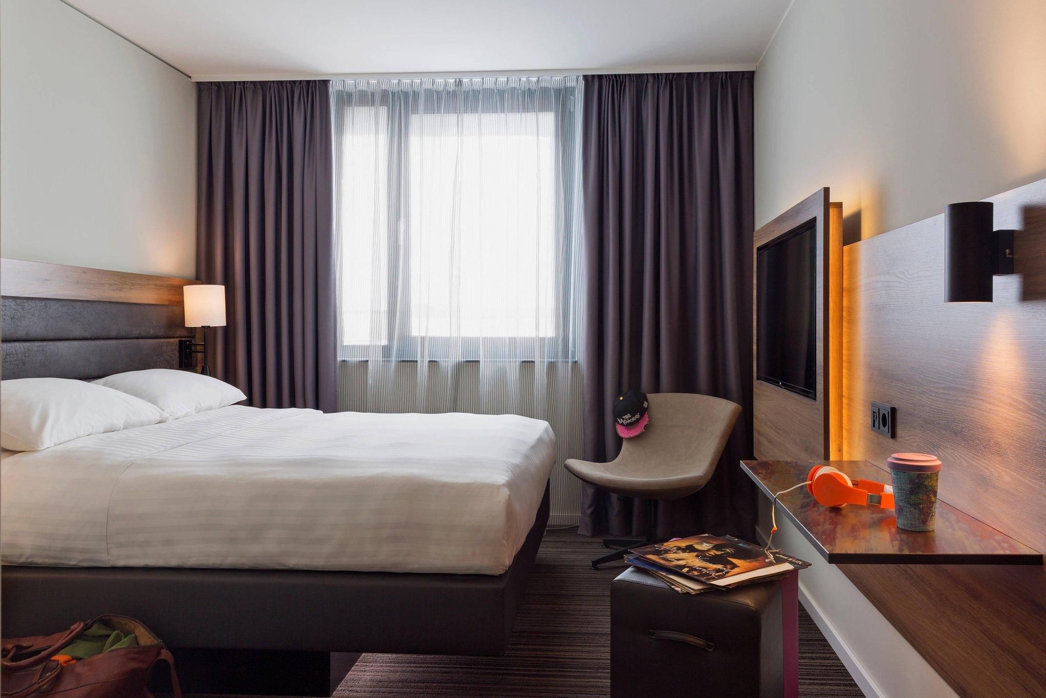 Moxy Sleeper Queen, Guest Room, 1 Queen