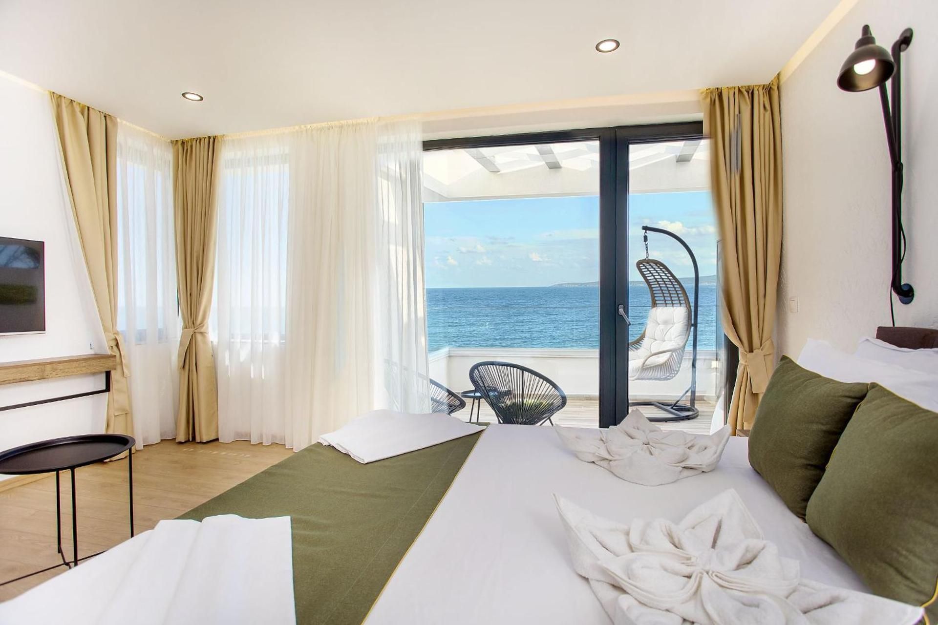 Deluxe Double Room with Balcony and Top Sea View