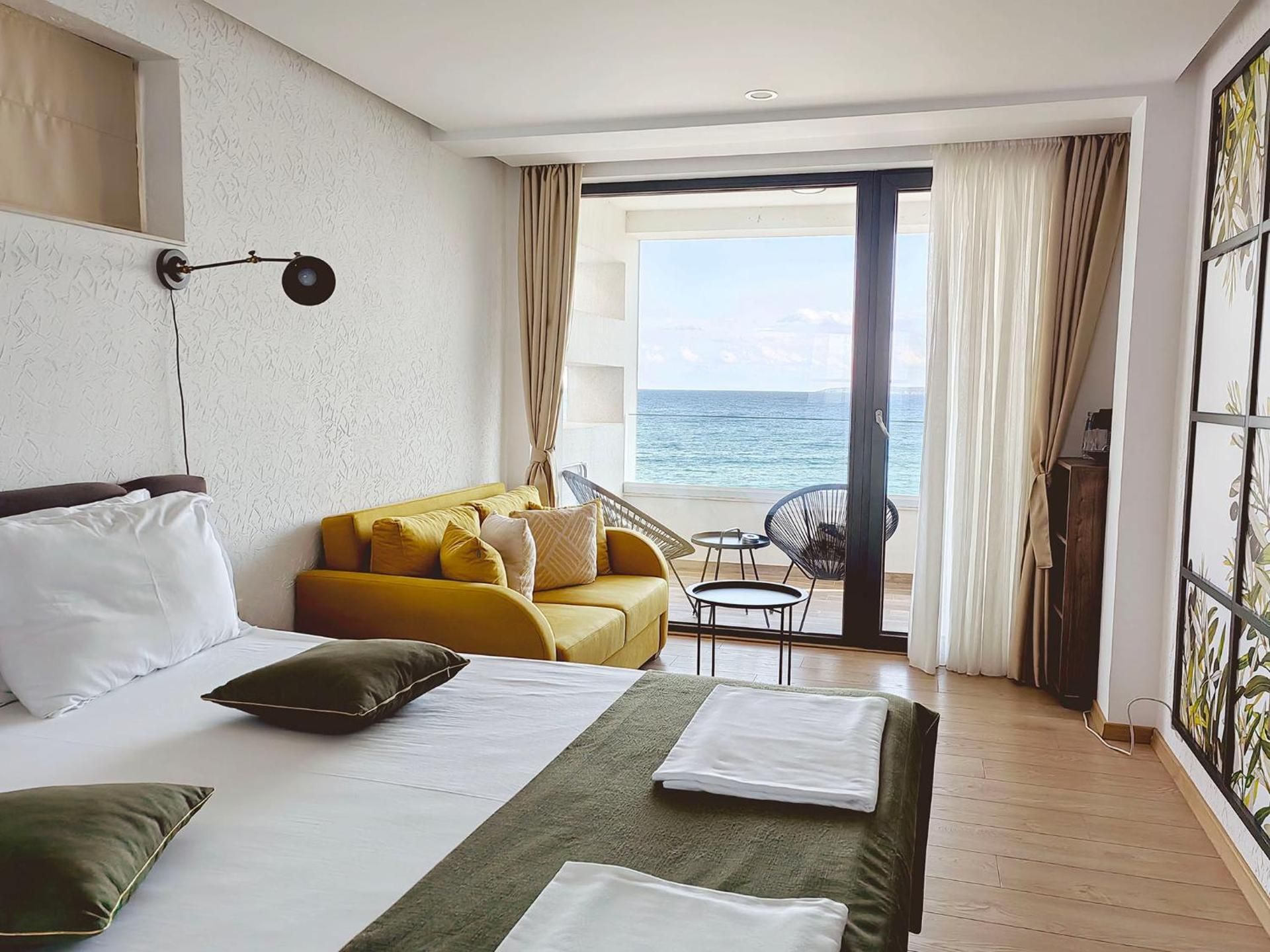 Deluxe Double Room with Balcony and Sea View
