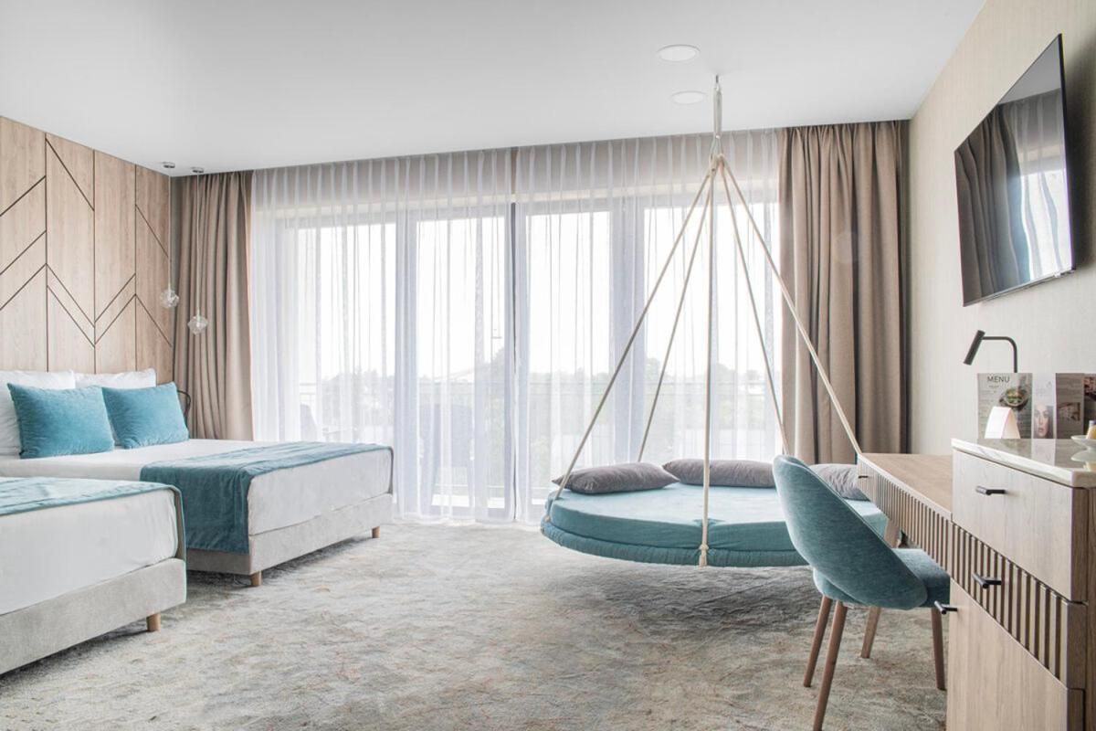 Deluxe Family Room
