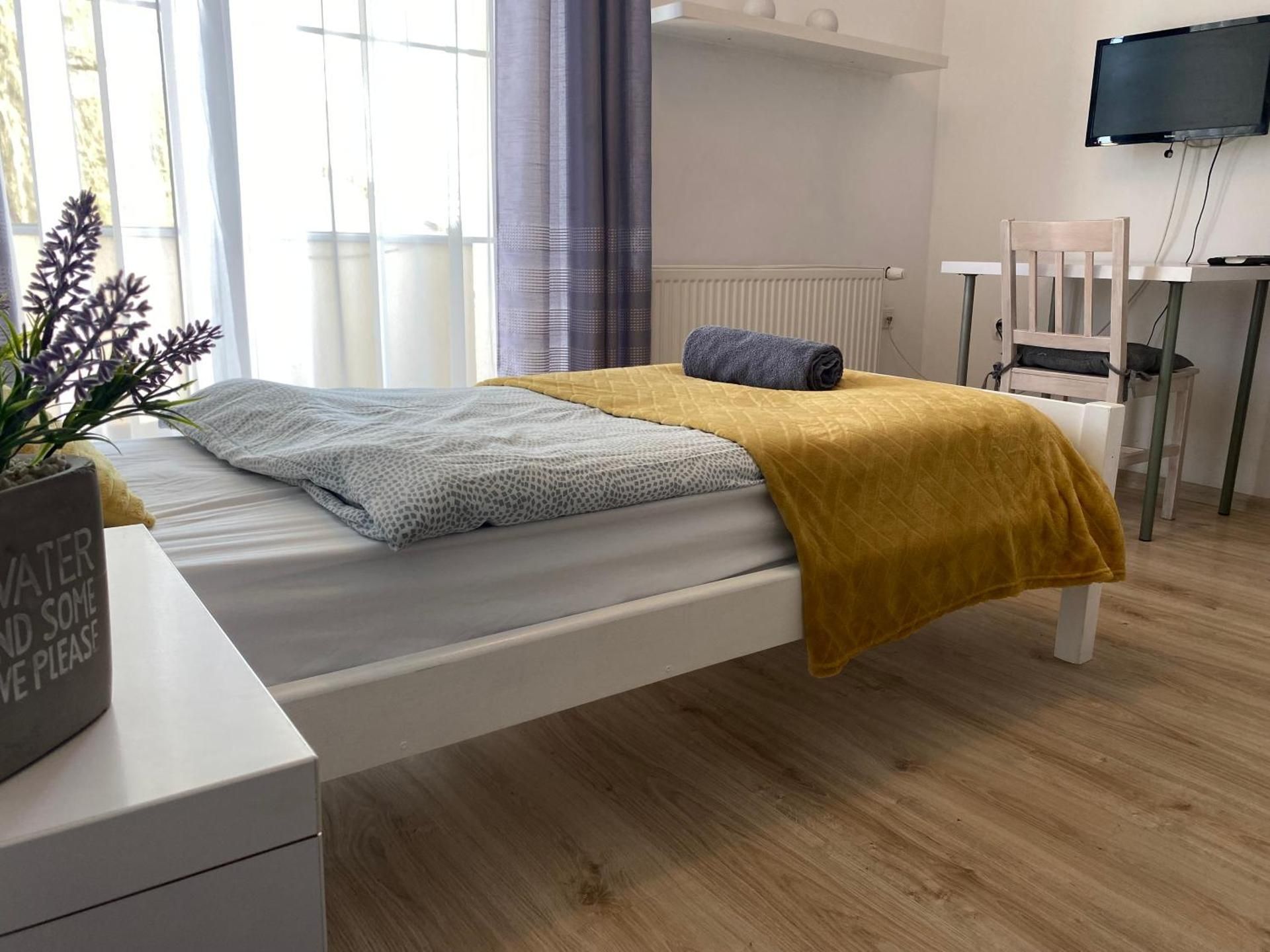 Single Room with Shared Bathroom