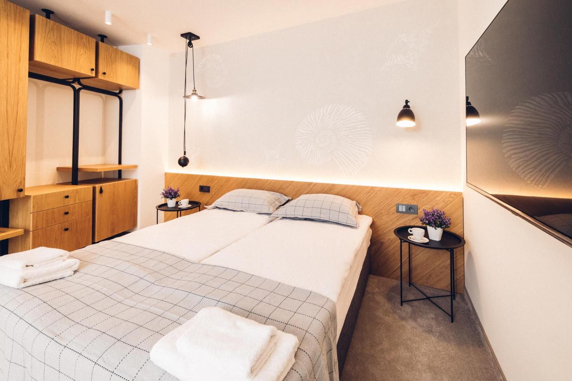 Deluxe Double Room (2 Adults + 1 Child)