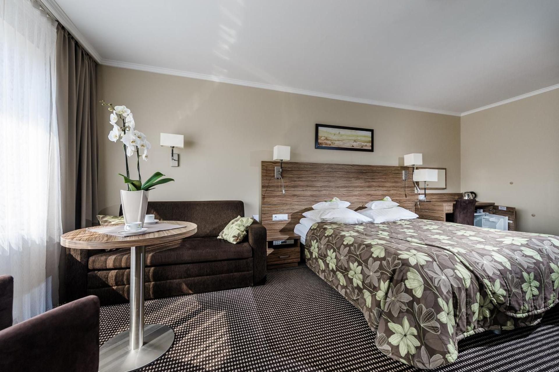 Deluxe Double Room with Private Bathroom