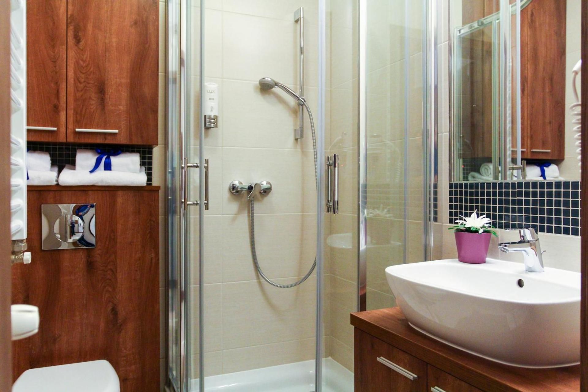 Double Room (2 single beds) (Floor -1, parking side)