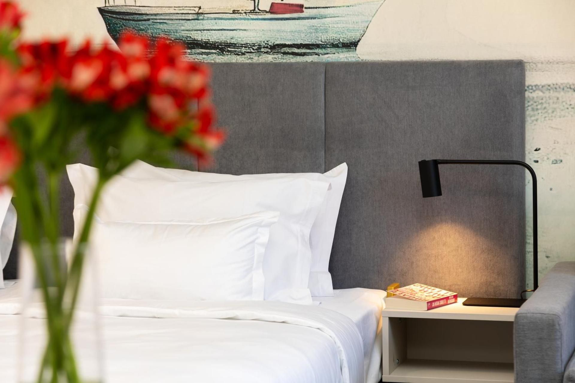 One-Bedroom Apartment with Sea View