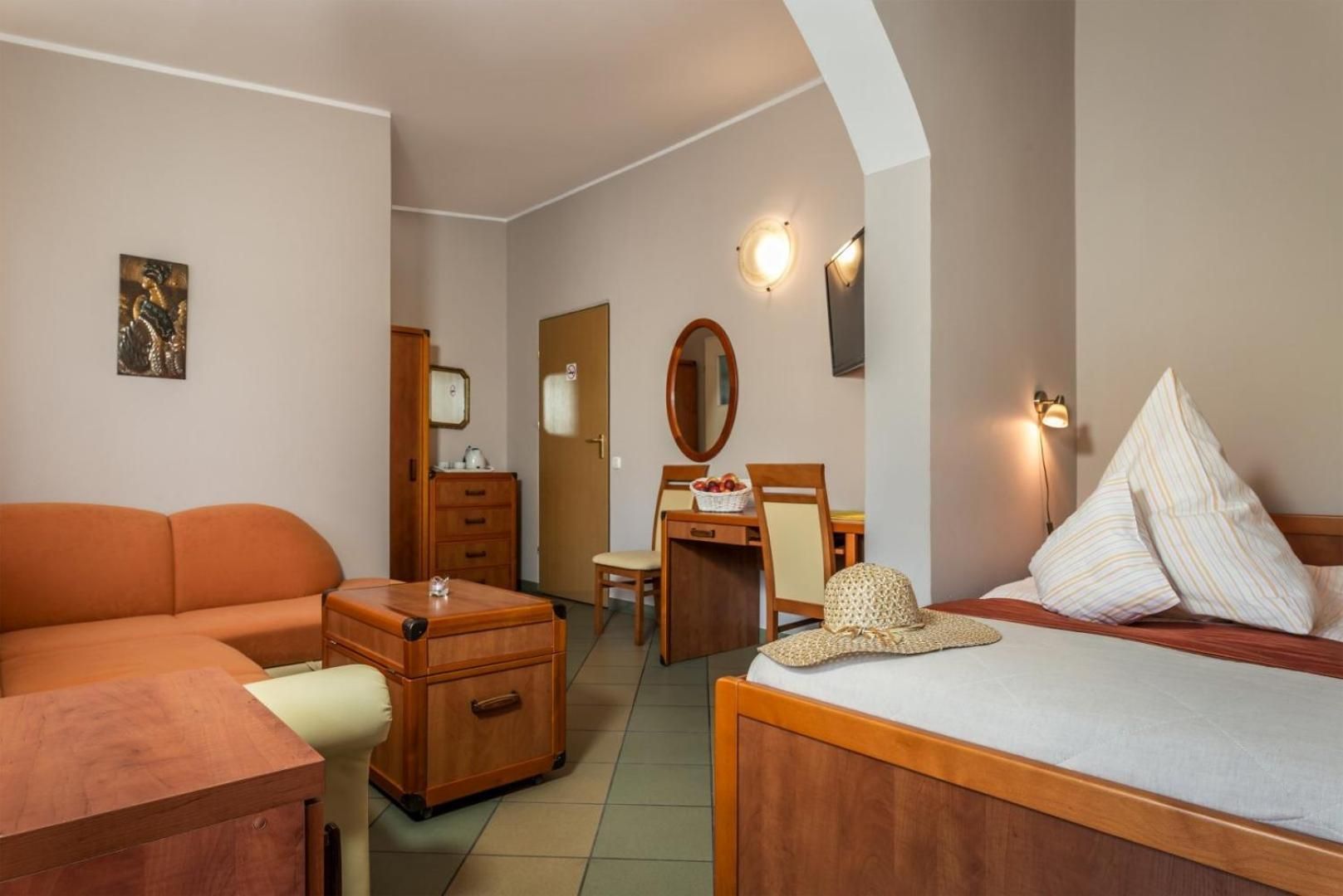 Studio Apartment (2-3 Adults)