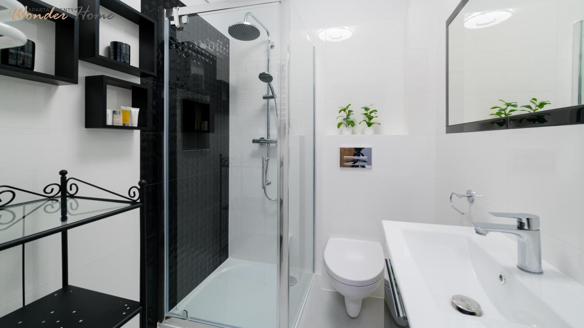 One-Bedroom Apartment (Uroczy)