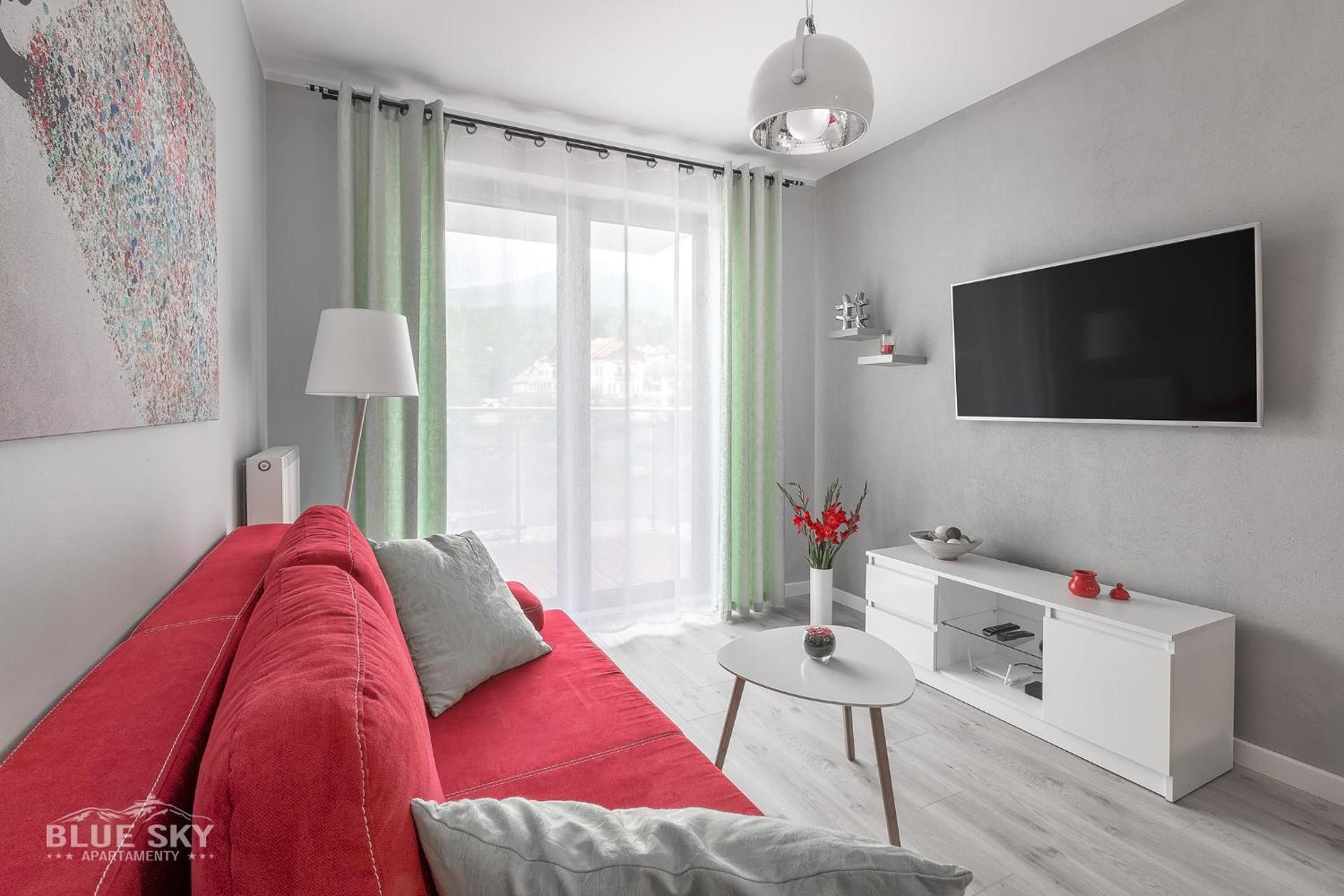 Apartment with Mountain View