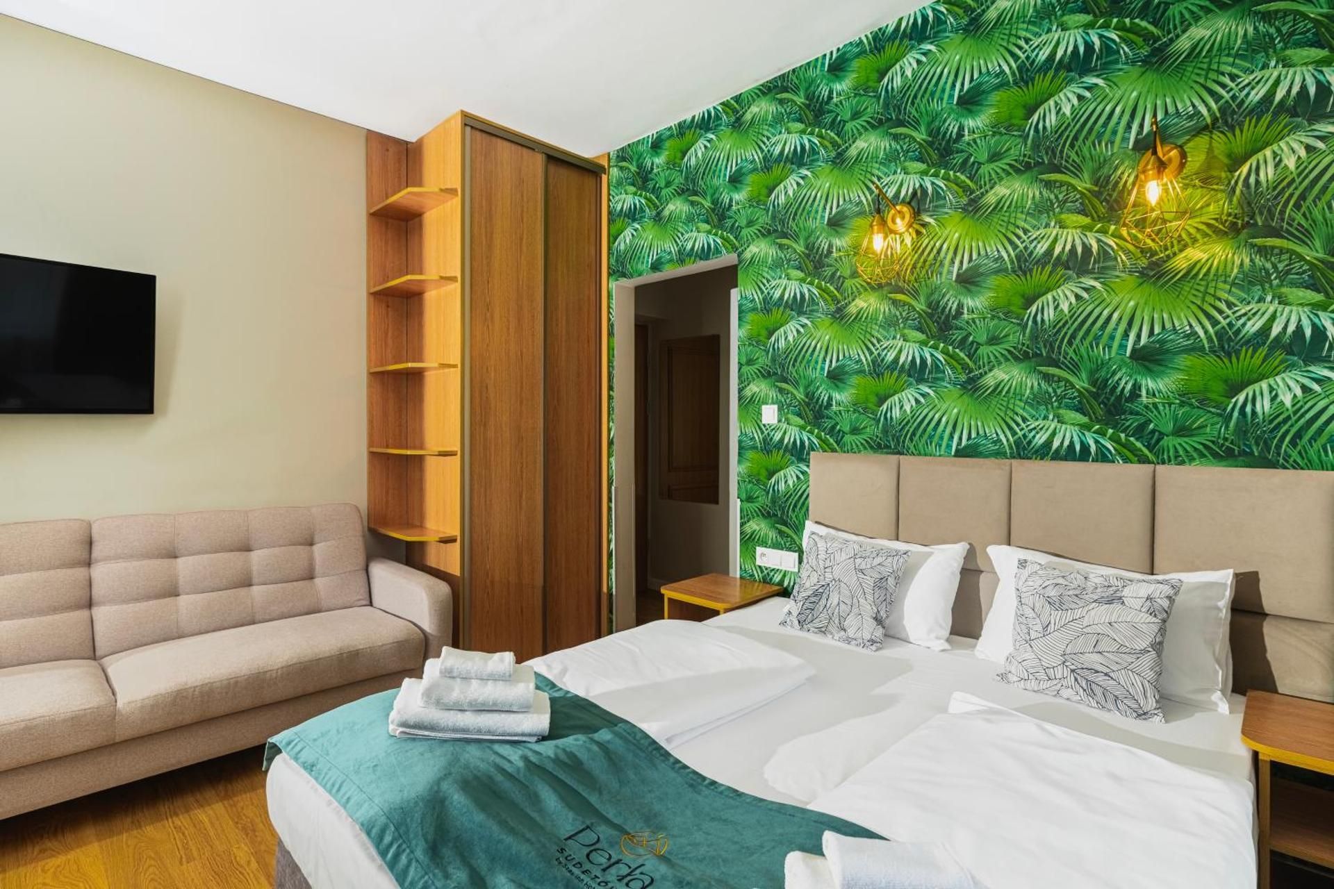 Deluxe Family Room
