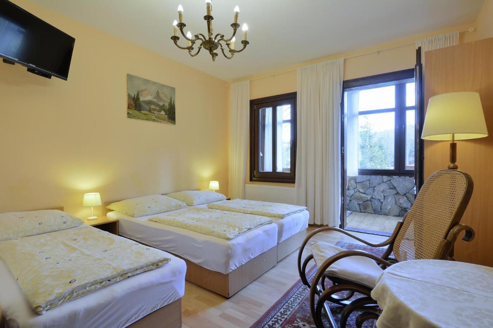 Quadruple Room with Private Bathroom