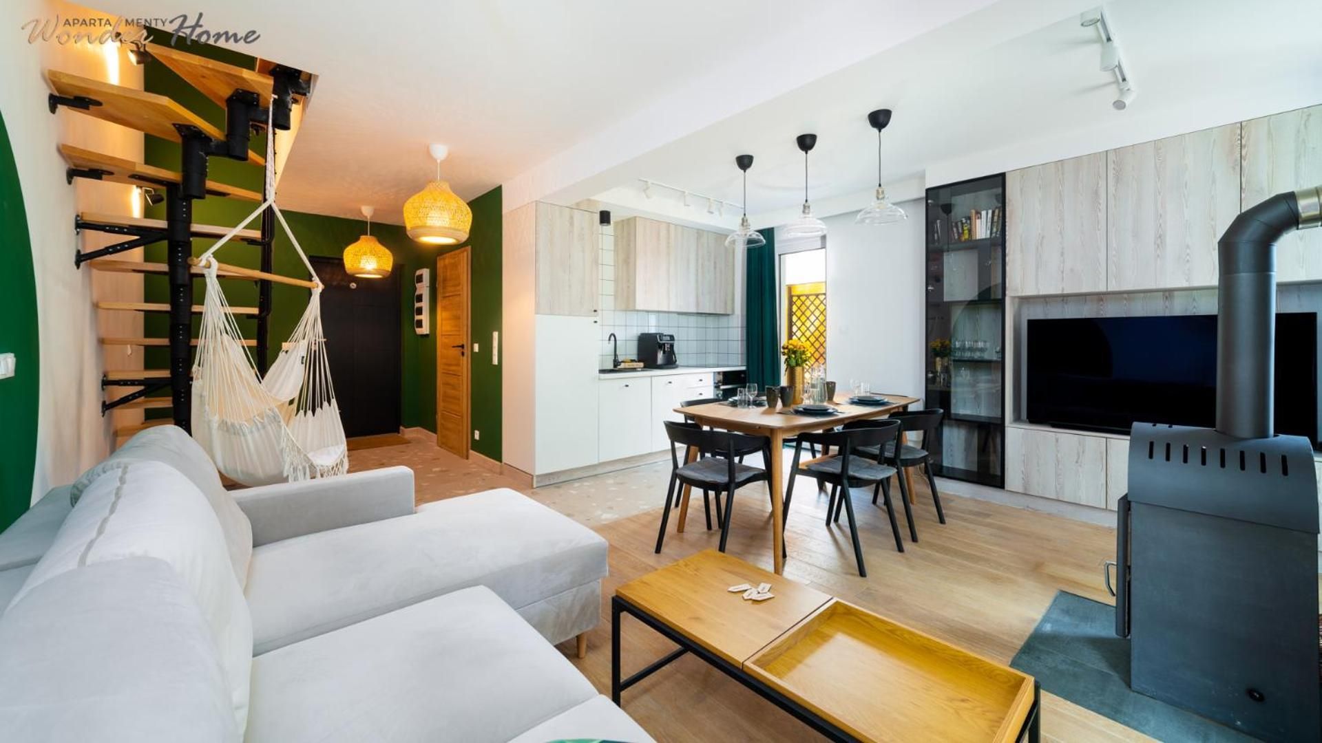 DELUXE APARTMENT