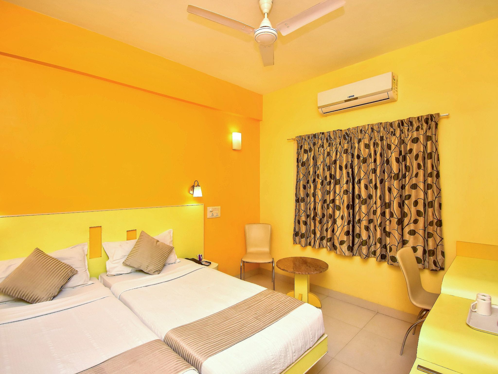 Hotel Pandian Executive Double Room with Fan 2
