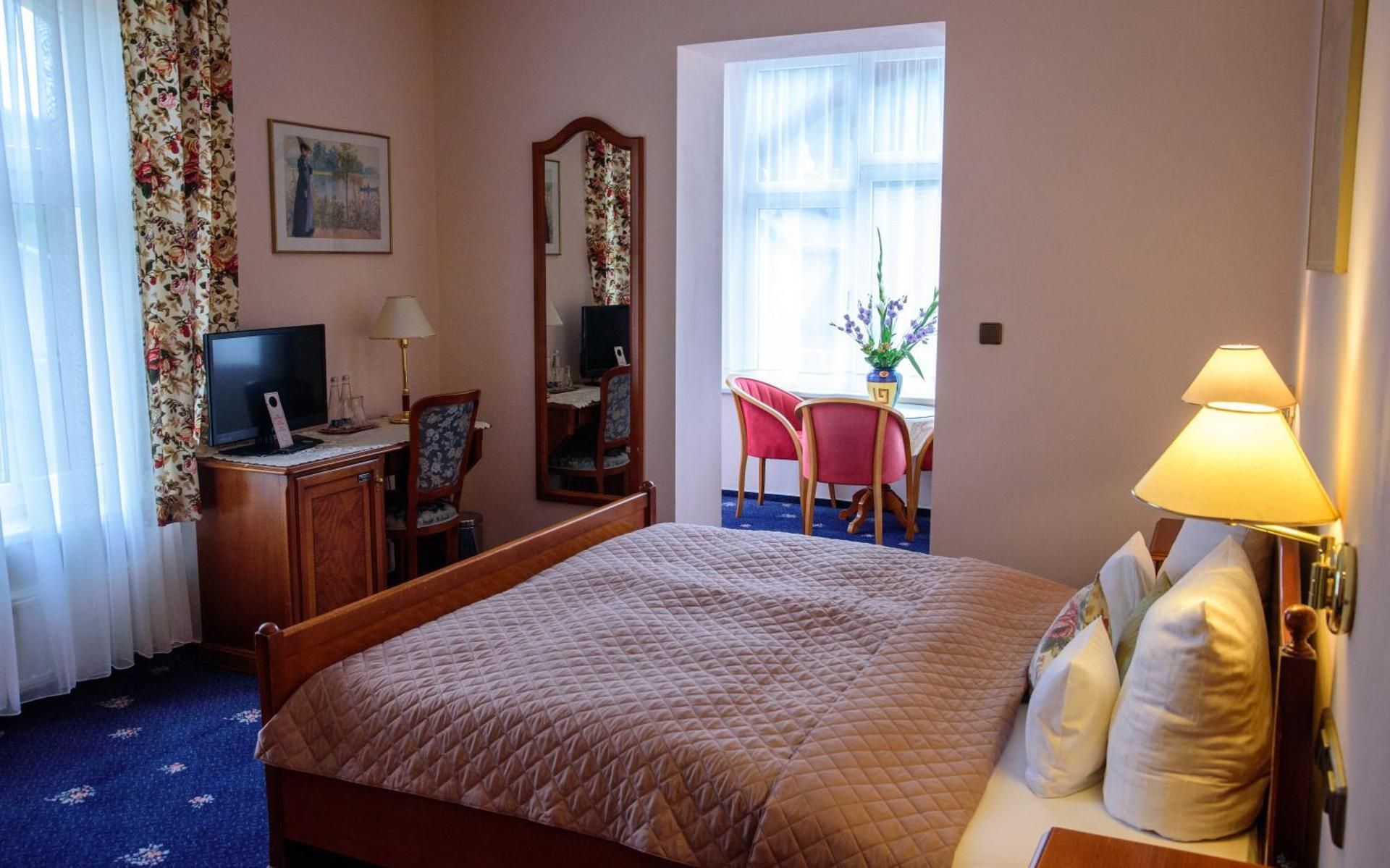 Family Room (2 Adults + 1 Child)