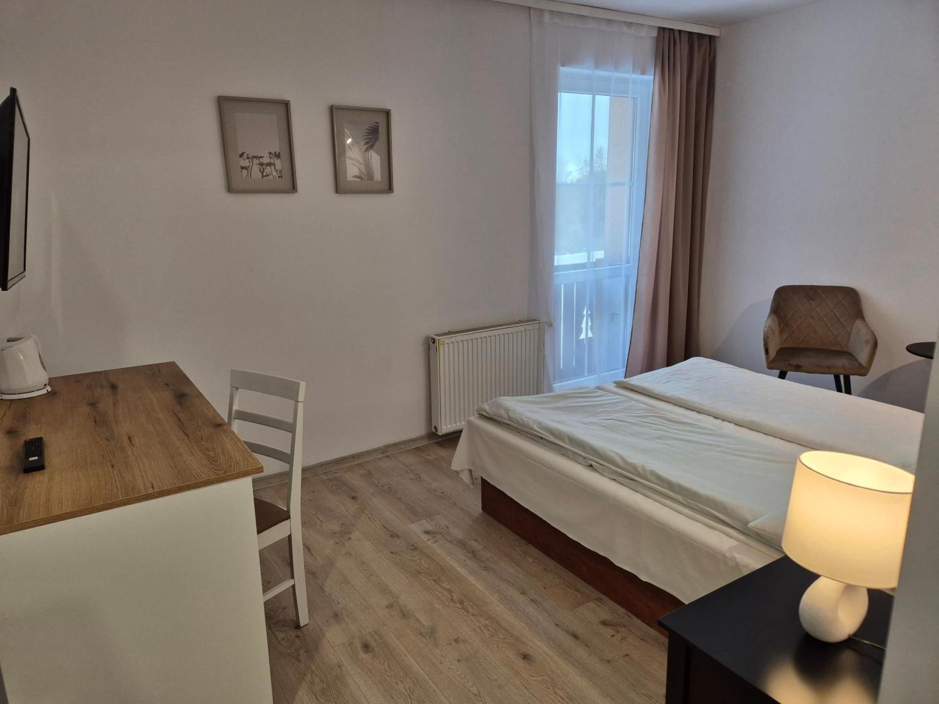 Standard Queen Room
