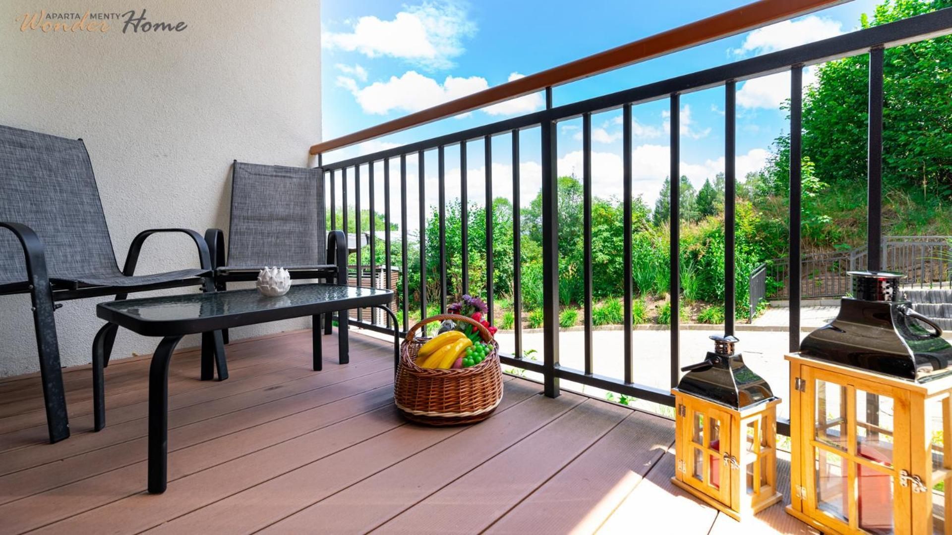 One-Bedroom Apartment with Balcony (Aksamitny)