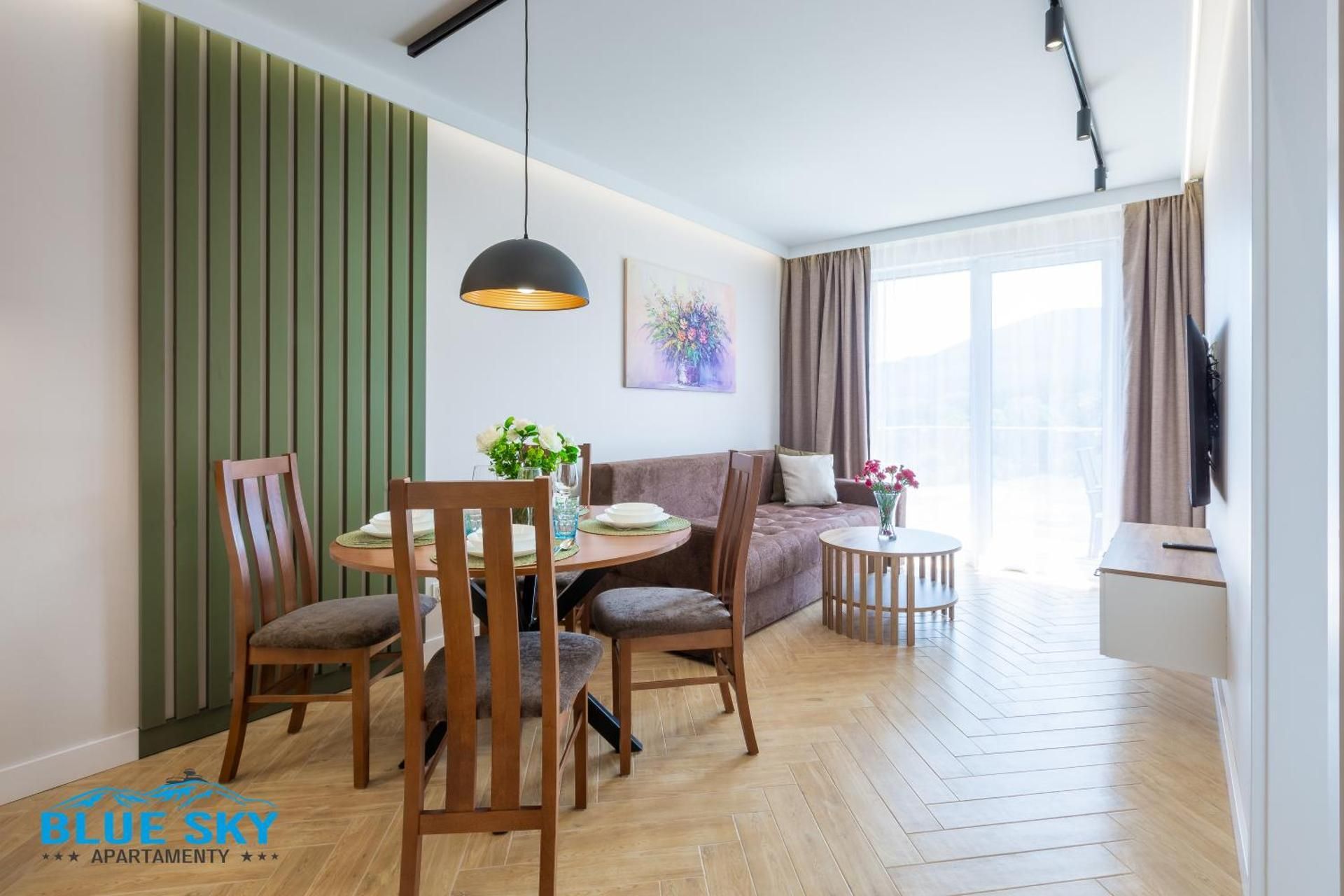 One-Bedroom Apartment with Balcony and Mountain View