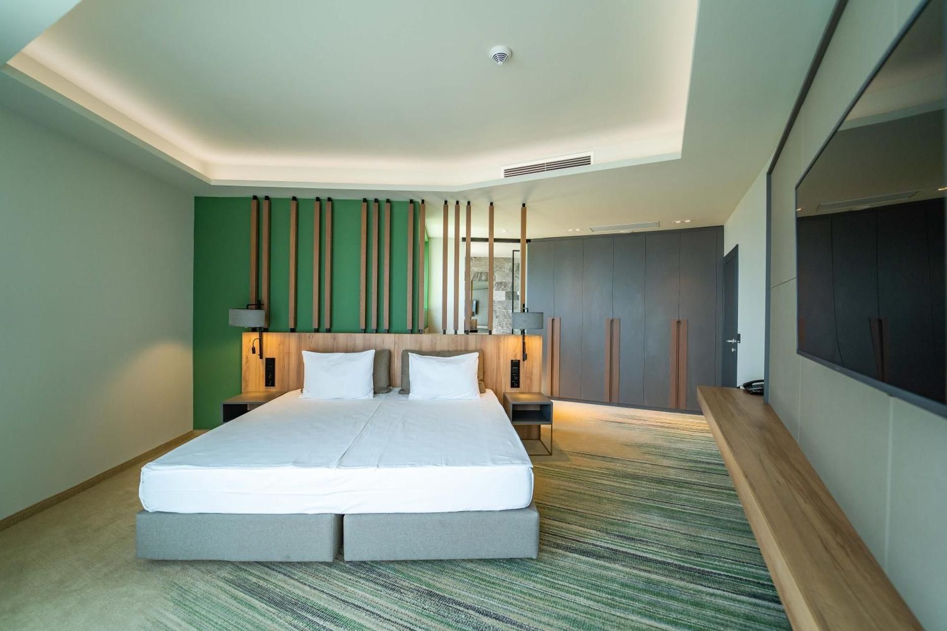 HVD Reina del Mar - Premium Spa Service & Free Parking Suite Park view (2 adults with 2 children)