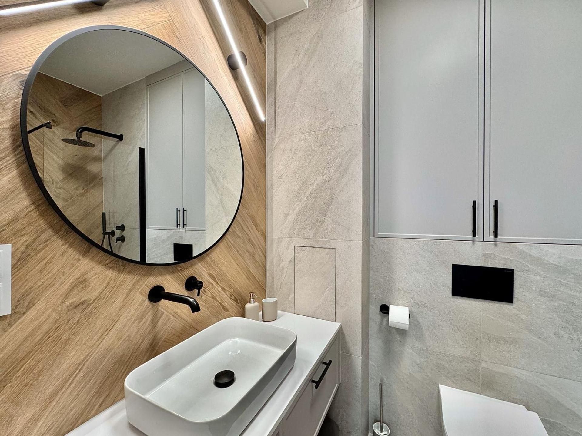One-Bedroom Apartment with Terrace