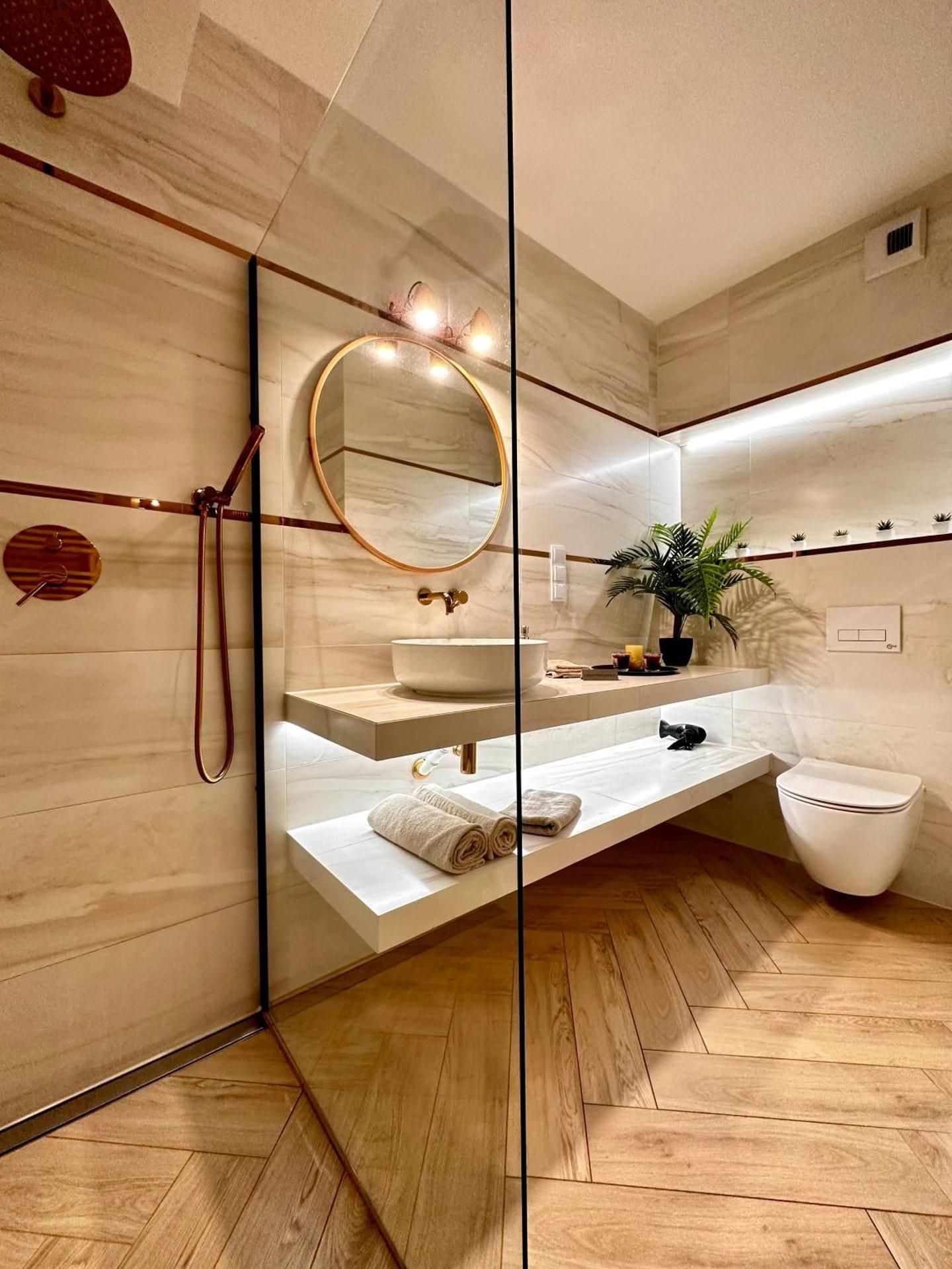 Deluxe King Suite