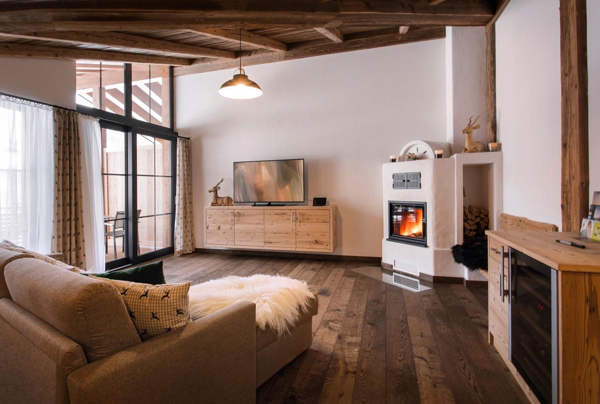 Apartment with Mountain View