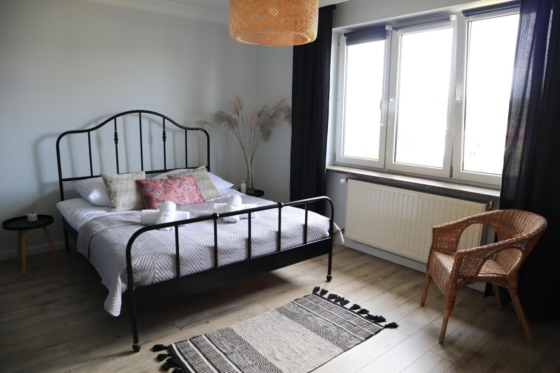 Three-Bedroom Apartment with Balcony