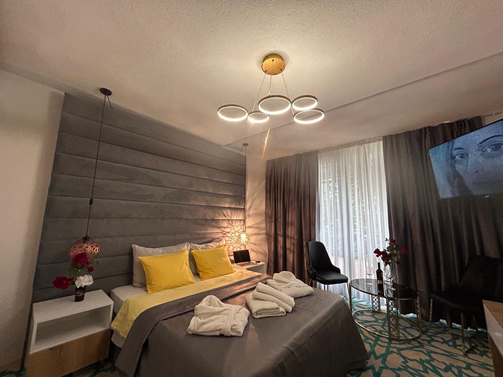 Mi Casa [Main Building] Deluxe King, Garden View