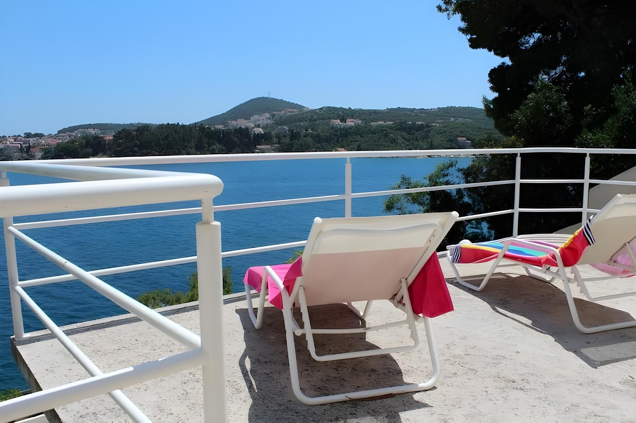 Apartments Lozica - Comfort Studio Apartment with Terrace and Sea View