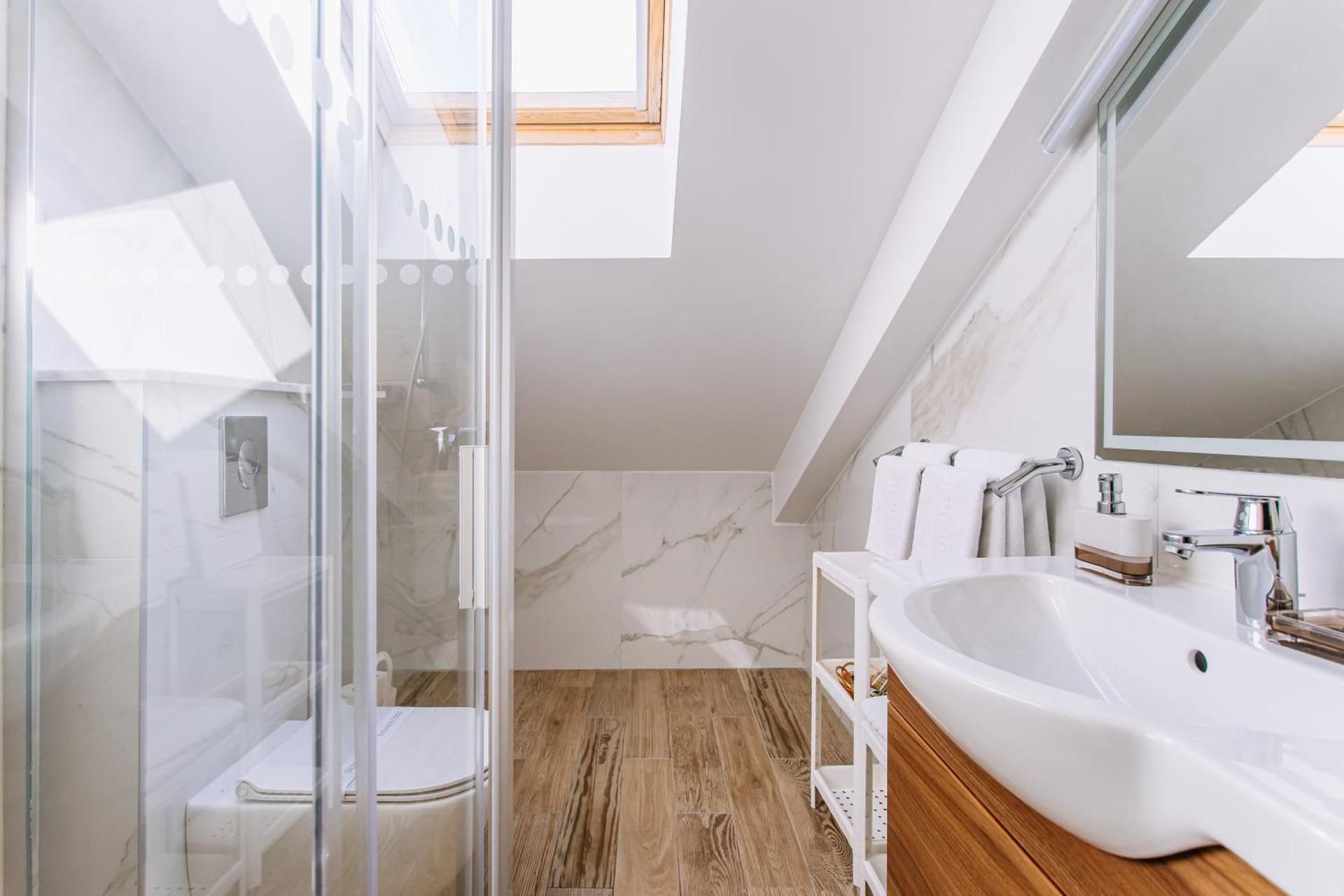  Two-Bedroom Apartment with Sea View - Attic